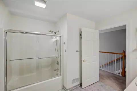 Bath - 63 Ian Pl, Williston, VT 05495 photo 4 of 5