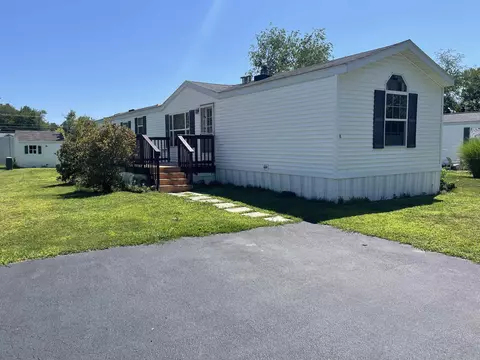 11 Colonial Vlg, Somersworth, NH 03878