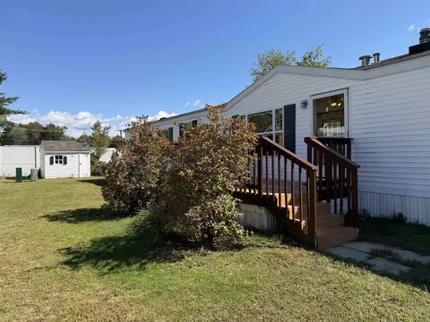 11 Colonial Vlg, Somersworth, NH 03878