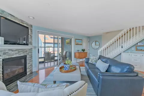 Living - 581 Ocean Blvd # 7, Hampton, NH 03842 photo 3 of 5