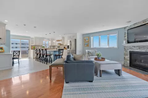 Living - 581 Ocean Blvd # 7, Hampton, NH 03842 photo 1 of 5