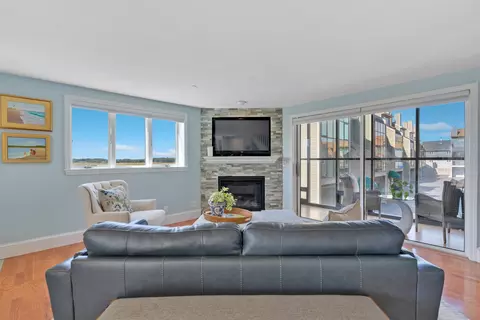 Living - 581 Ocean Blvd # 7, Hampton, NH 03842 photo 2 of 5