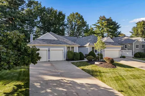 39 Saint Andrews Dr, Bedford, NH 03110