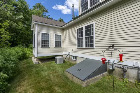 Exterior - 34 Mammoth Rd #25, Hooksett, NH 03106 photo 9 of 10