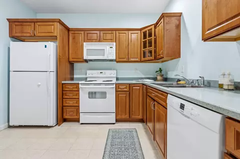 Kitchen - 34 Mammoth Rd #25, Hooksett, NH 03106 photo 2 of 3
