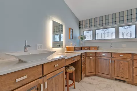 Bath - 741 Ocean Blvd, Hampton, NH 03842 photo 2 of 6