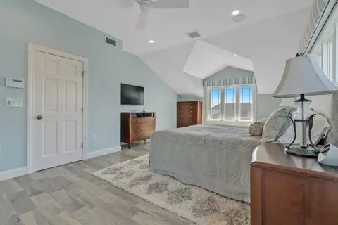 Bedroom - 741 Ocean Blvd, Hampton, NH 03842 photo 2 of 6