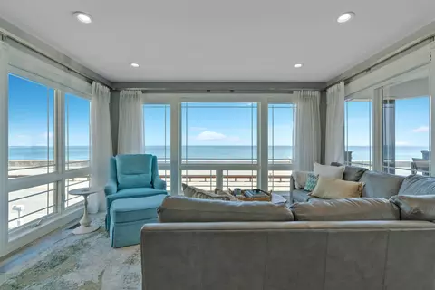 Living - 741 Ocean Blvd, Hampton, NH 03842 photo 1 of 4