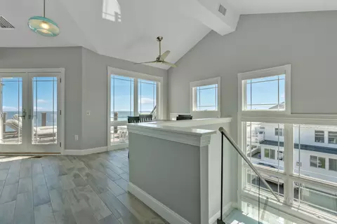 Entry Way - 741 Ocean Blvd, Hampton, NH 03842 photo 2 of 4