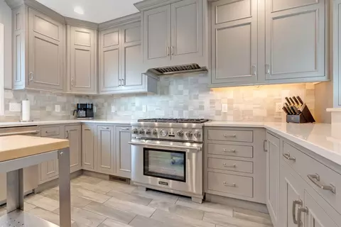 Kitchen - 741 Ocean Blvd, Hampton, NH 03842 photo 2 of 5