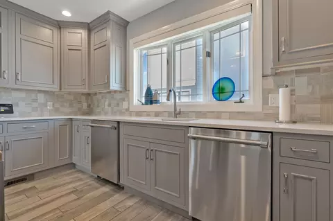 Kitchen - 741 Ocean Blvd, Hampton, NH 03842 photo 4 of 5