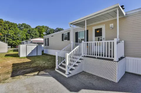 22 Bell Dr, Salem, NH 03079