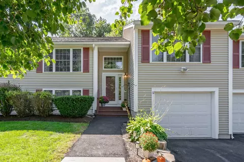 32 Forrest St, Hampstead, NH 03826