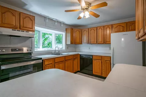 Kitchen - 136 Maple Ave, Atkinson, NH 03811 photo 3 of 4