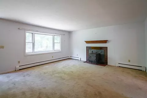 Living - 136 Maple Ave, Atkinson, NH 03811 photo 4 of 6