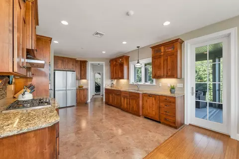 Kitchen - 960 Beach Pond Rd, Wolfeboro, NH 03894 photo 3 of 6