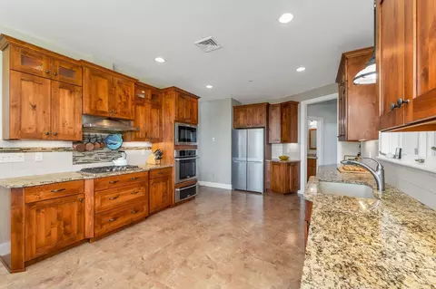 Kitchen - 960 Beach Pond Rd, Wolfeboro, NH 03894 photo 4 of 6