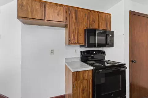 Kitchen - 31 Juniper Rd # R, Derry, NH 03038 photo 2 of 3