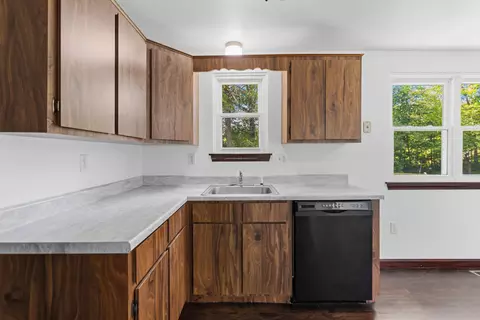 Kitchen - 31 Juniper Rd # R, Derry, NH 03038 photo 3 of 3