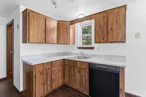 Kitchen - 31 Juniper Rd # R, Derry, NH 03038 photo 1 of 3