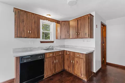 Kitchen - 31 Juniper Rd # L, Derry, NH 03038 photo 2 of 4