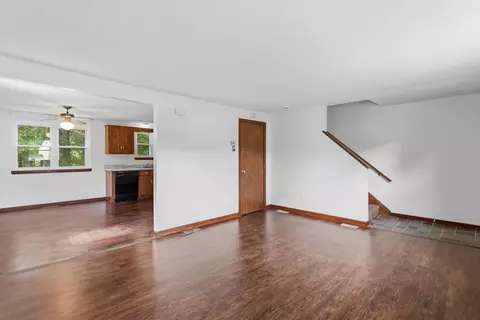 Living - 31 Juniper Rd # L, Derry, NH 03038 photo 4 of 7