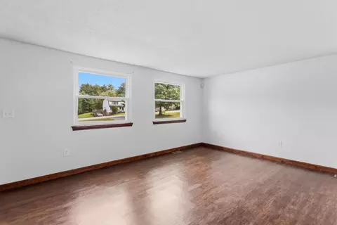 Living - 31 Juniper Rd # L, Derry, NH 03038 photo 2 of 7