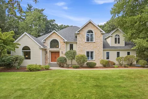 48 Colonel Daniels Dr, Bedford, NH 03110