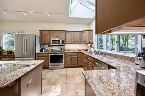 Kitchen - 5 Gerrys Lndg, Dover, NH 03820 photo 3 of 3