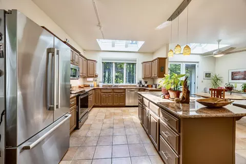 Kitchen - 5 Gerrys Lndg, Dover, NH 03820 photo 2 of 3