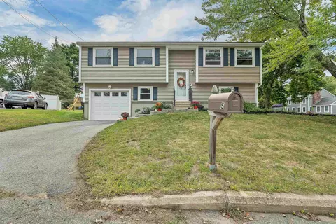 5 Renard St, Manchester, NH 03109
