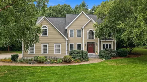 5 New South Dr, Amherst, NH 03031