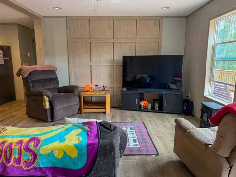 Living - 6655 Us Route 5 Rte, Sutton, VT 05867 photo 2 of 3