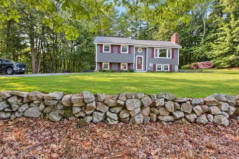 12 Roundtree Dr, Merrimack, NH 03054