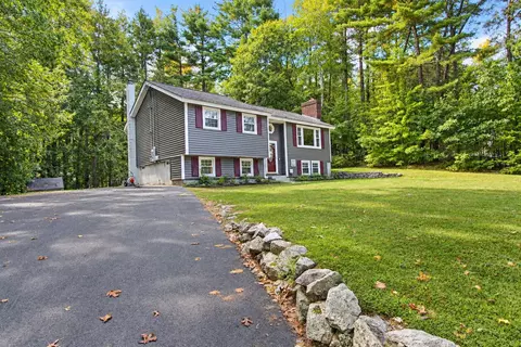 12 Roundtree Dr, Merrimack, NH 03054
