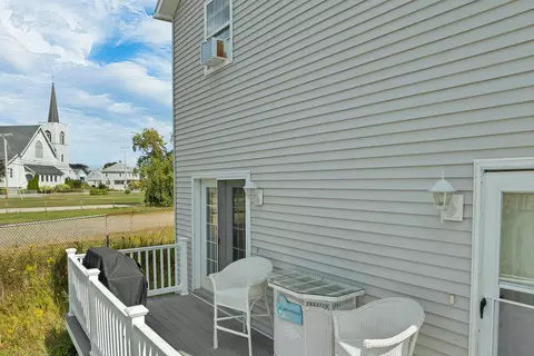 Exterior - 5 Chase St, Hampton, NH 03842 photo 2 of 4