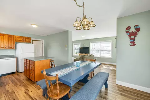 Dining - 5 Chase St, Hampton, NH 03842 photo 3 of 4