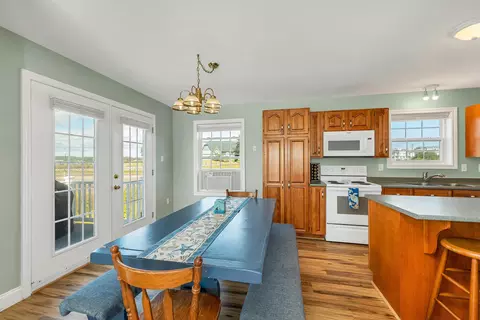 Dining - 5 Chase St, Hampton, NH 03842 photo 1 of 4