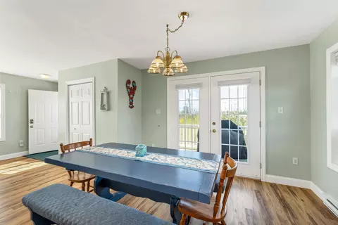 Dining - 5 Chase St, Hampton, NH 03842 photo 4 of 4