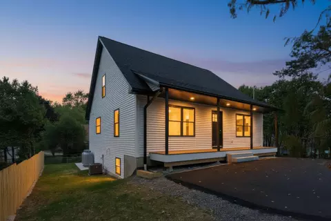 6 Swan St, Nashua, NH 03060