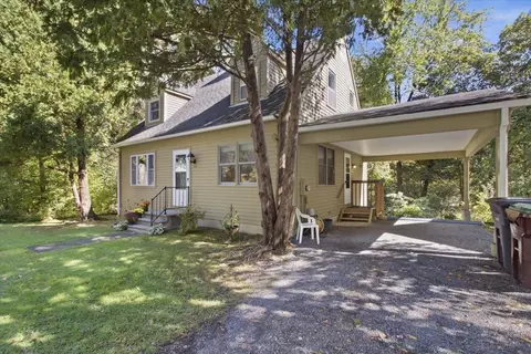 314 Chester Knoll Dr, Bennington, VT 05201