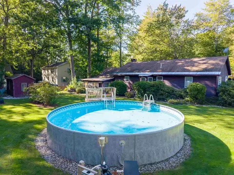 45 Ledgewood Rd, Claremont, NH 03743