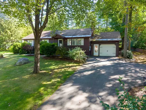 45 Ledgewood Rd, Claremont, NH 03743