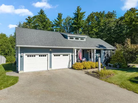 2 Firefly Cir, Somersworth, NH 03878