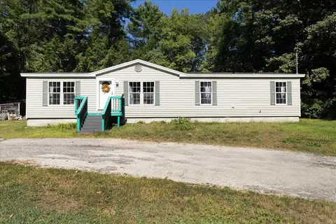 11 Allen St, Sandown, NH 03873