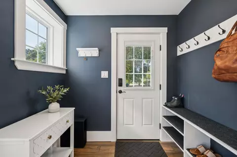 Entry Way - 45 Post Rd, North Hampton, NH 03862 photo 1 of 2