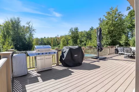 Exterior - 10 Stone Ln, Berwick, ME 03901 photo 7 of 15