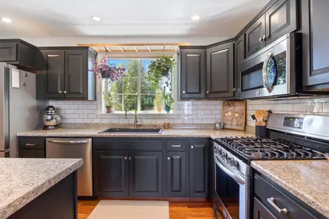 Kitchen - 10 Stone Ln, Berwick, ME 03901 photo 2 of 4