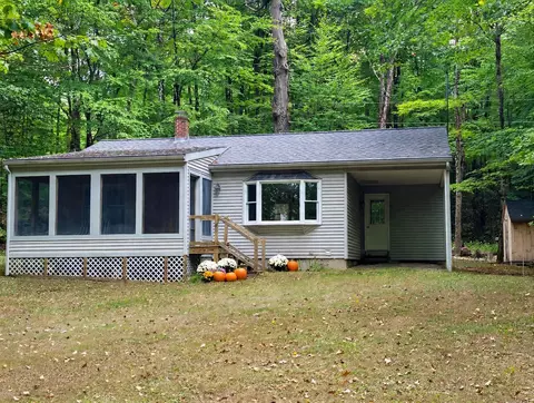 441 Old County Rd, Deering, NH 03244