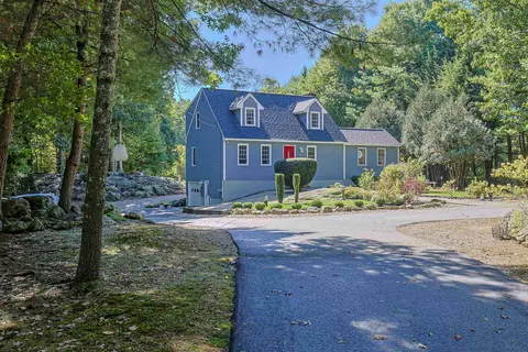 145 County Rd, Bedford, NH 03110
